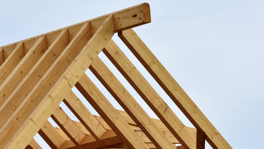 Vaulted wooden beams in the shape of a new roof